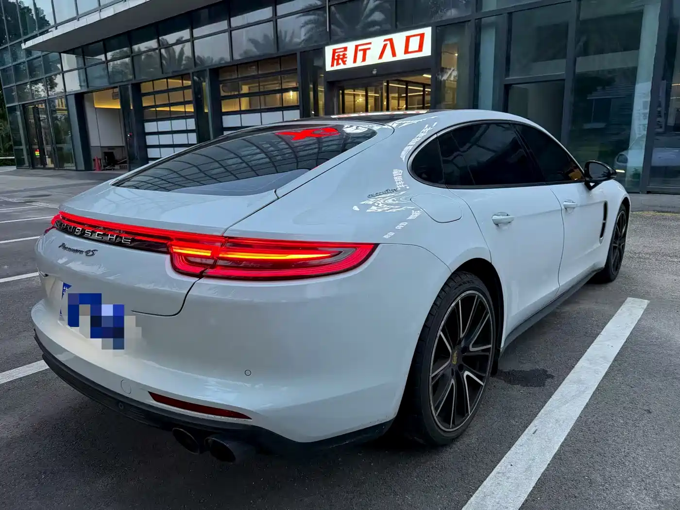 Porsche Panamera 2017 Panamera 4 Executive Long Wheelbase 3.0T фото 4