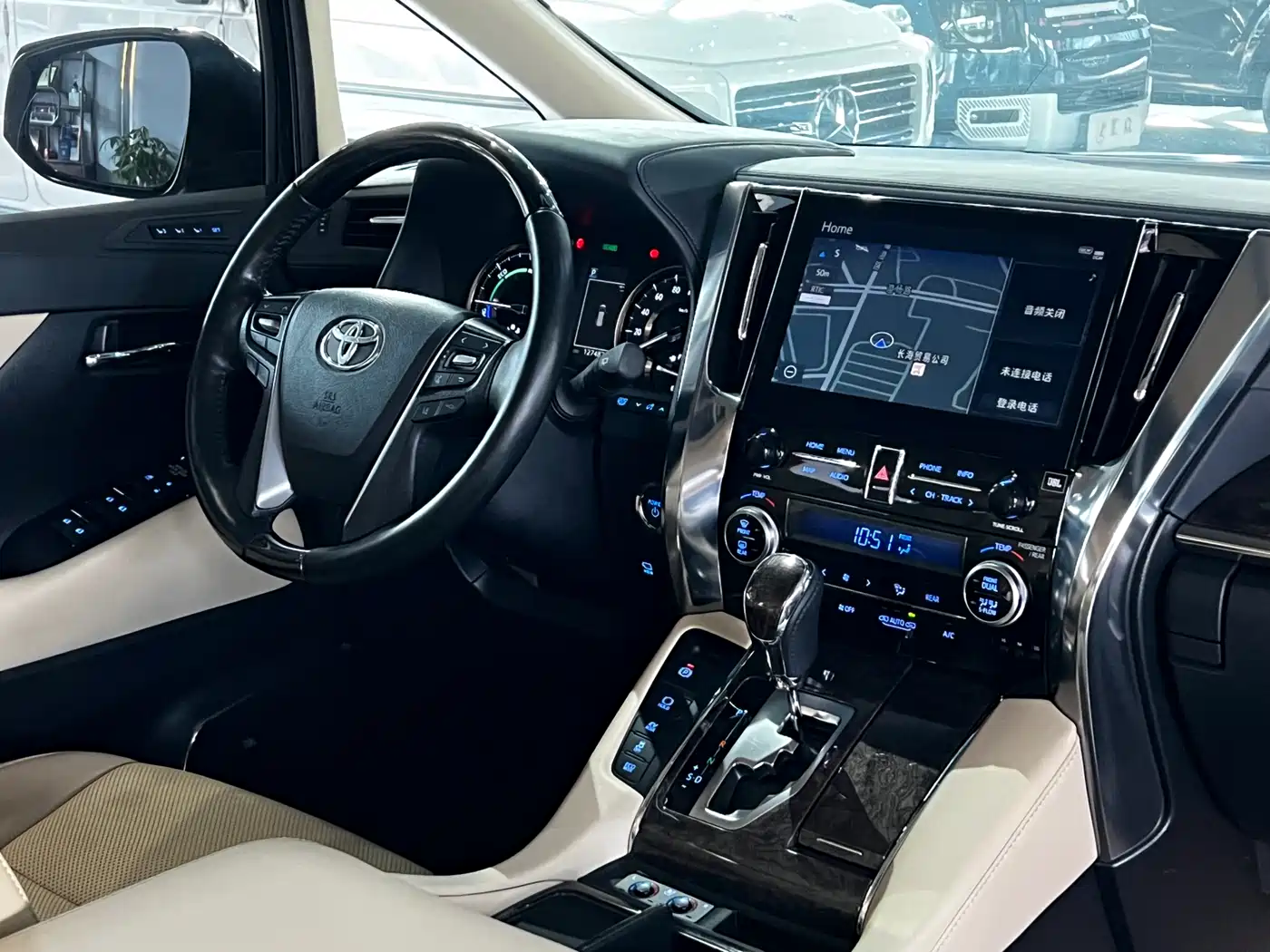 Toyota Vellfire 2021 Crown Hybrid 2.5L HV Premium Edition фото 3