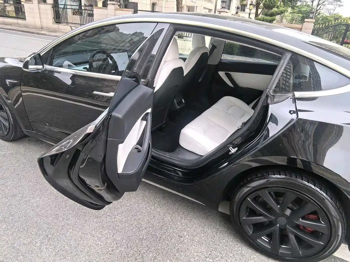 Фото 8 - Tesla Model 3