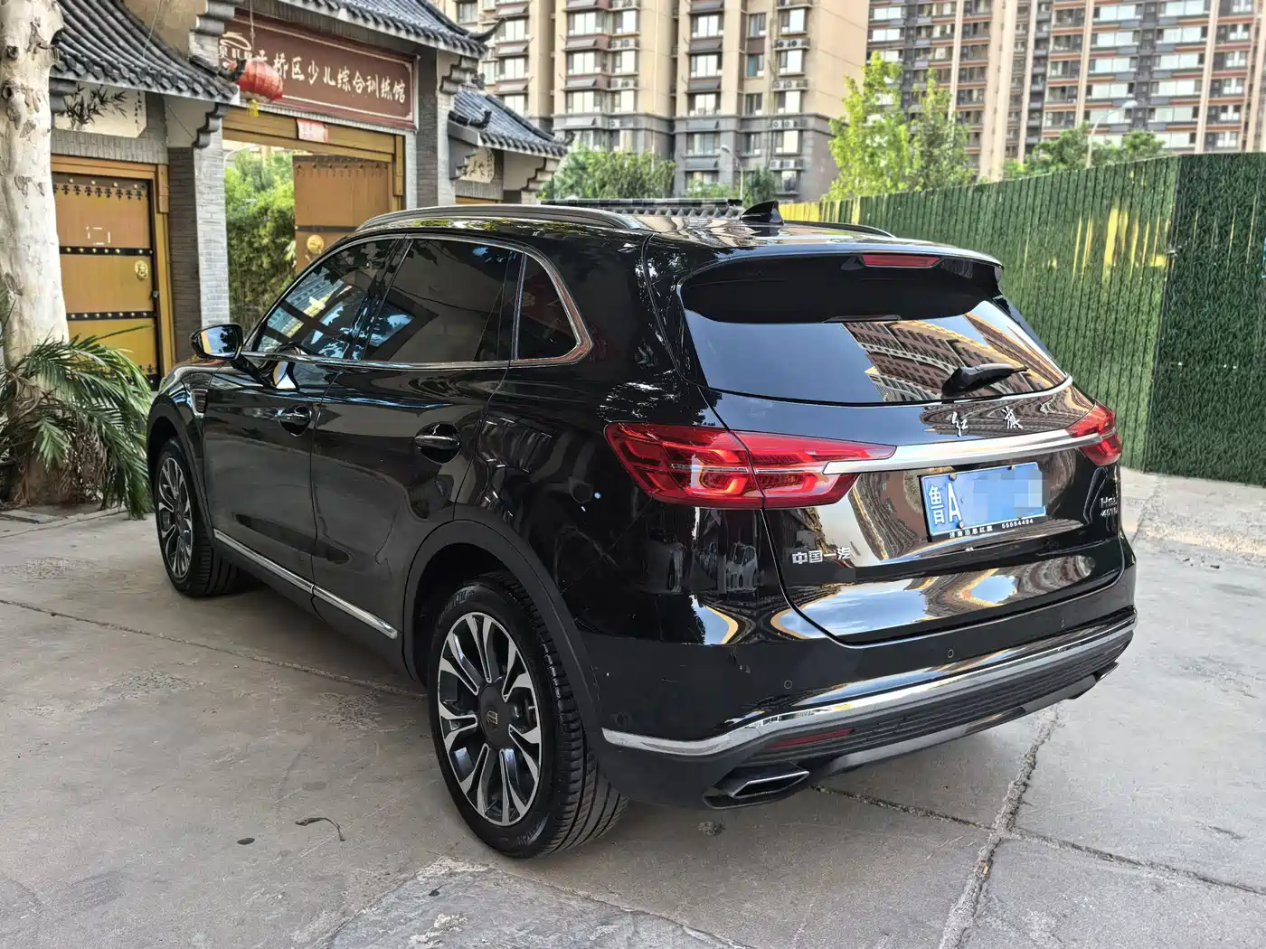 Photo 7 - Hongqi HS5