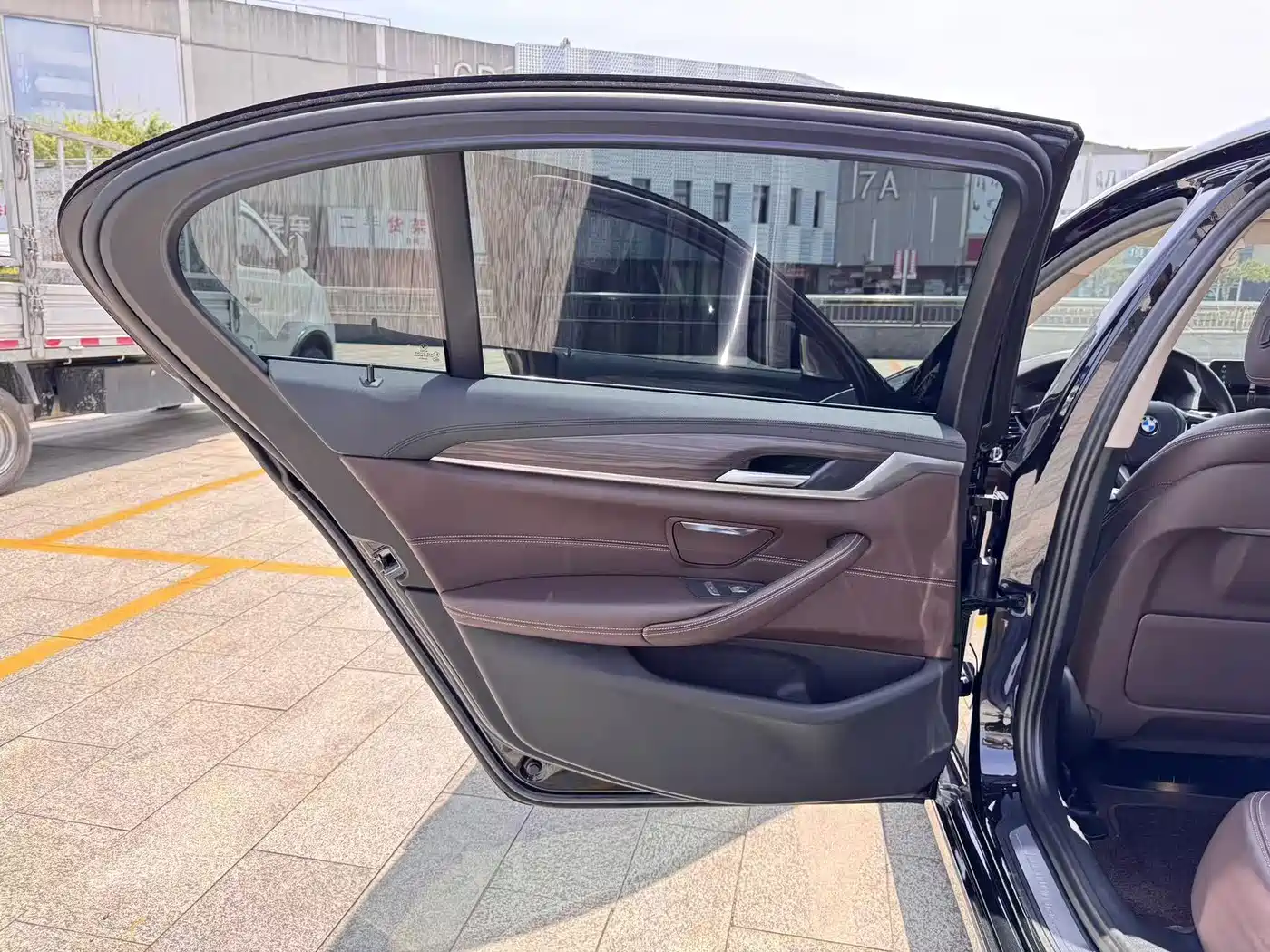 BMW 5 Series 2019 530Li Leading Luxury Package фото 14