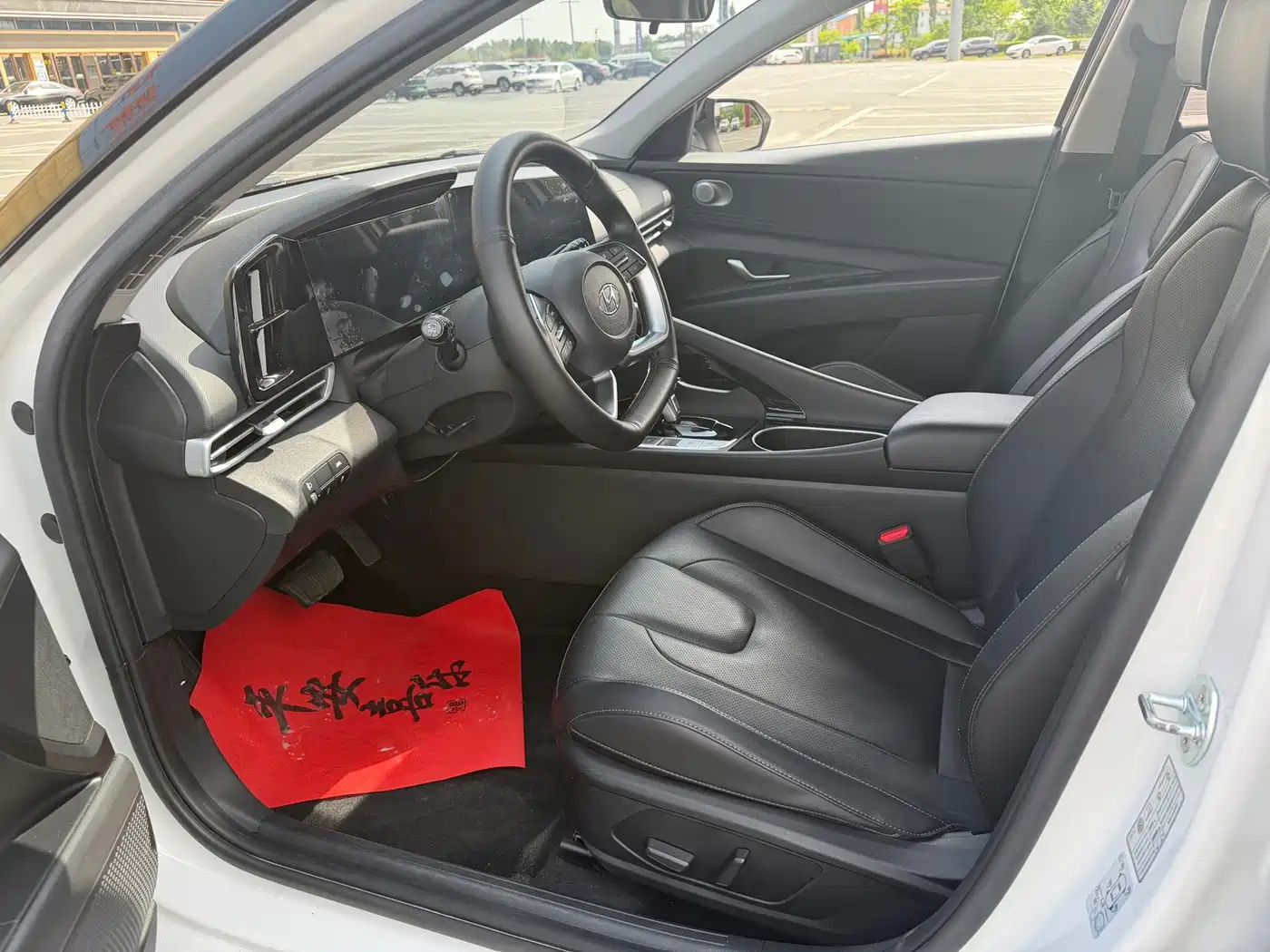 Hyundai Elantra 2022 1.5L CVT LUX Premium Edition фото 10