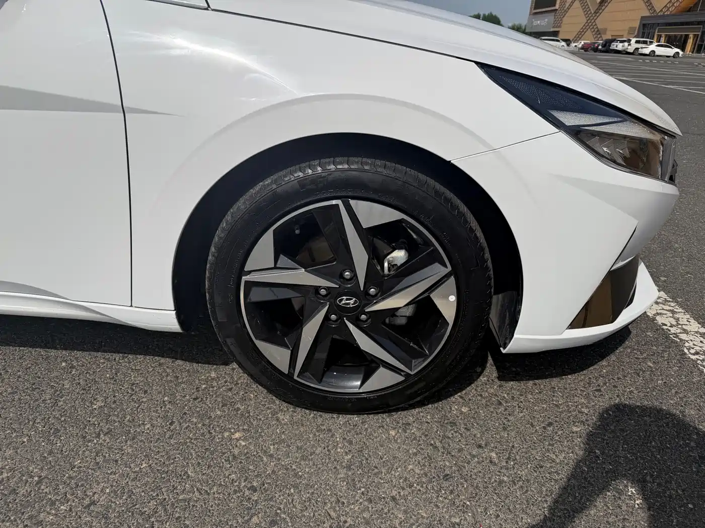 Hyundai Elantra 2022 1.5L CVT LUX Premium Edition фото 14
