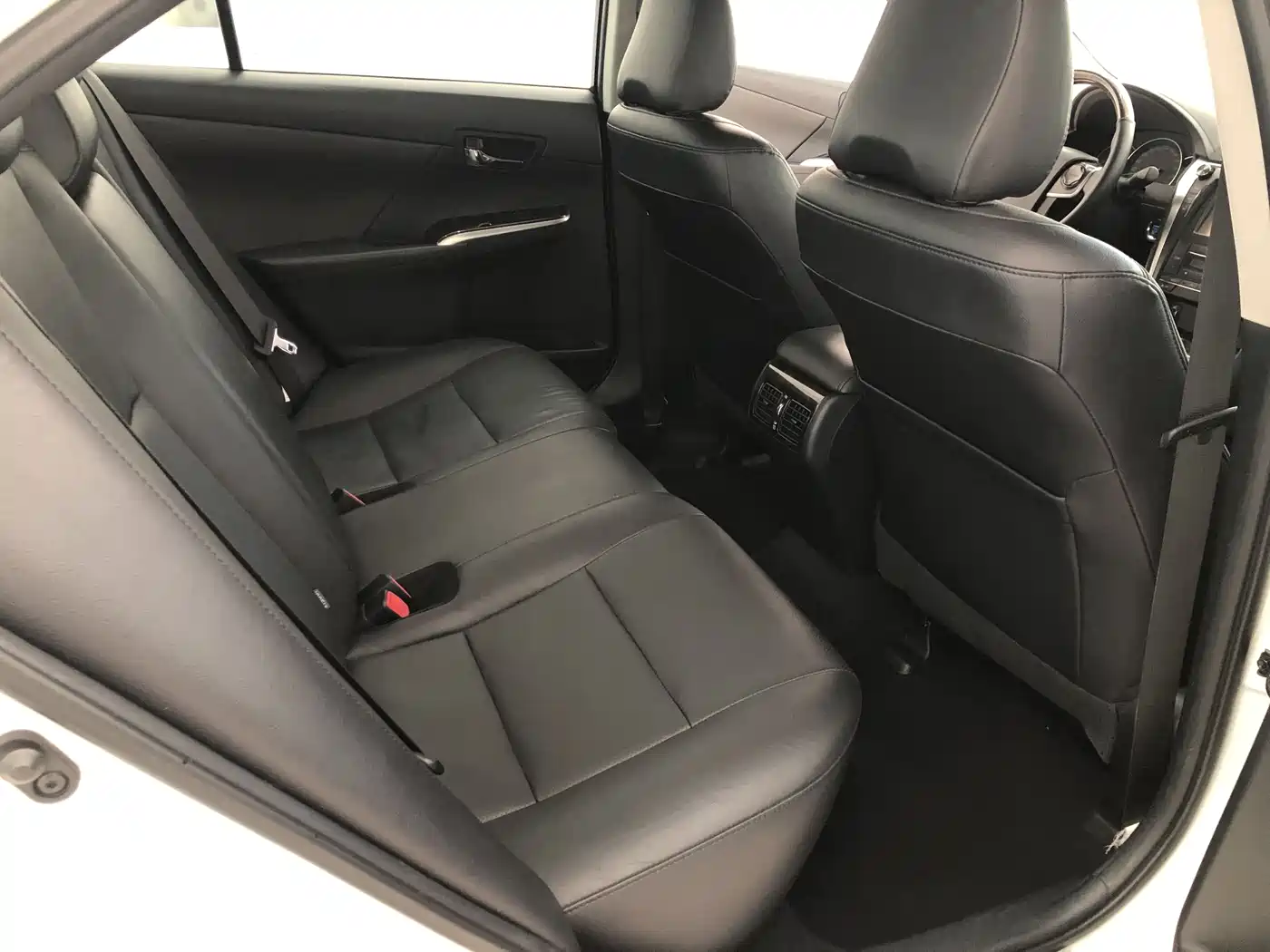 Toyota Camry 2015 2.5G Luxury Navigation Edition фото 6