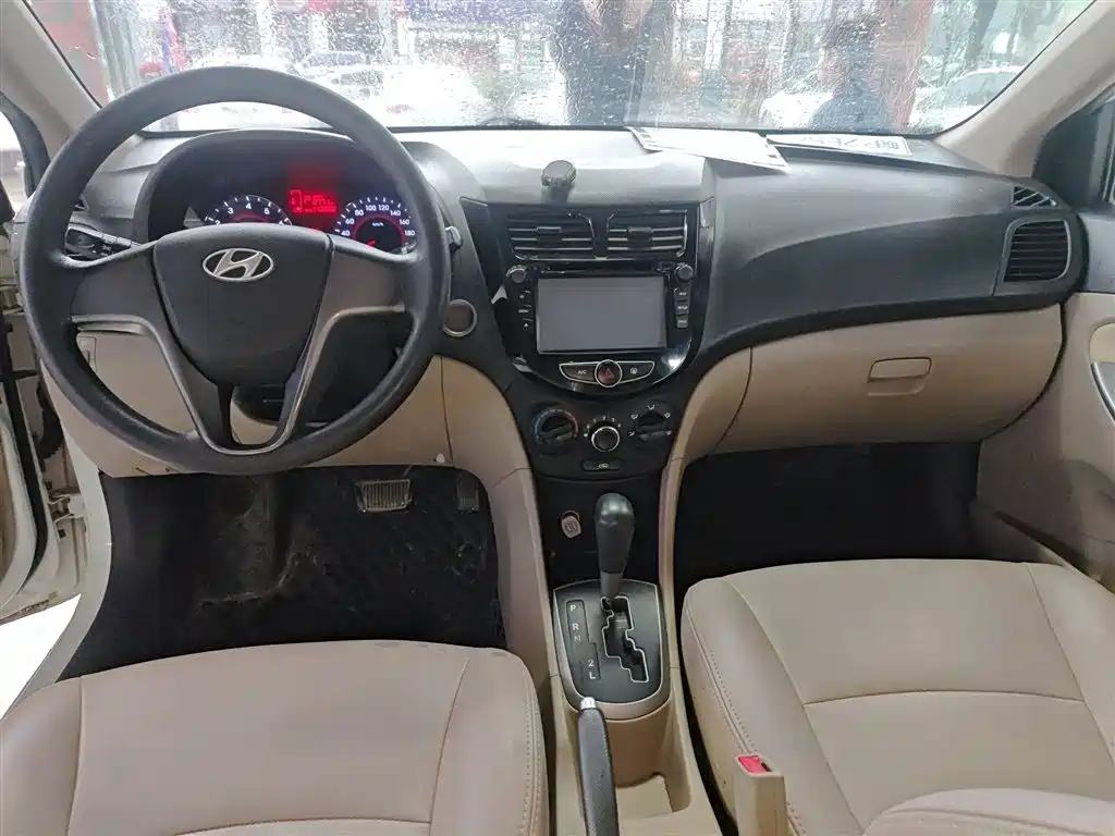 Hyundai Verna 2014 1.4L Automatic Leading GLX фото 10