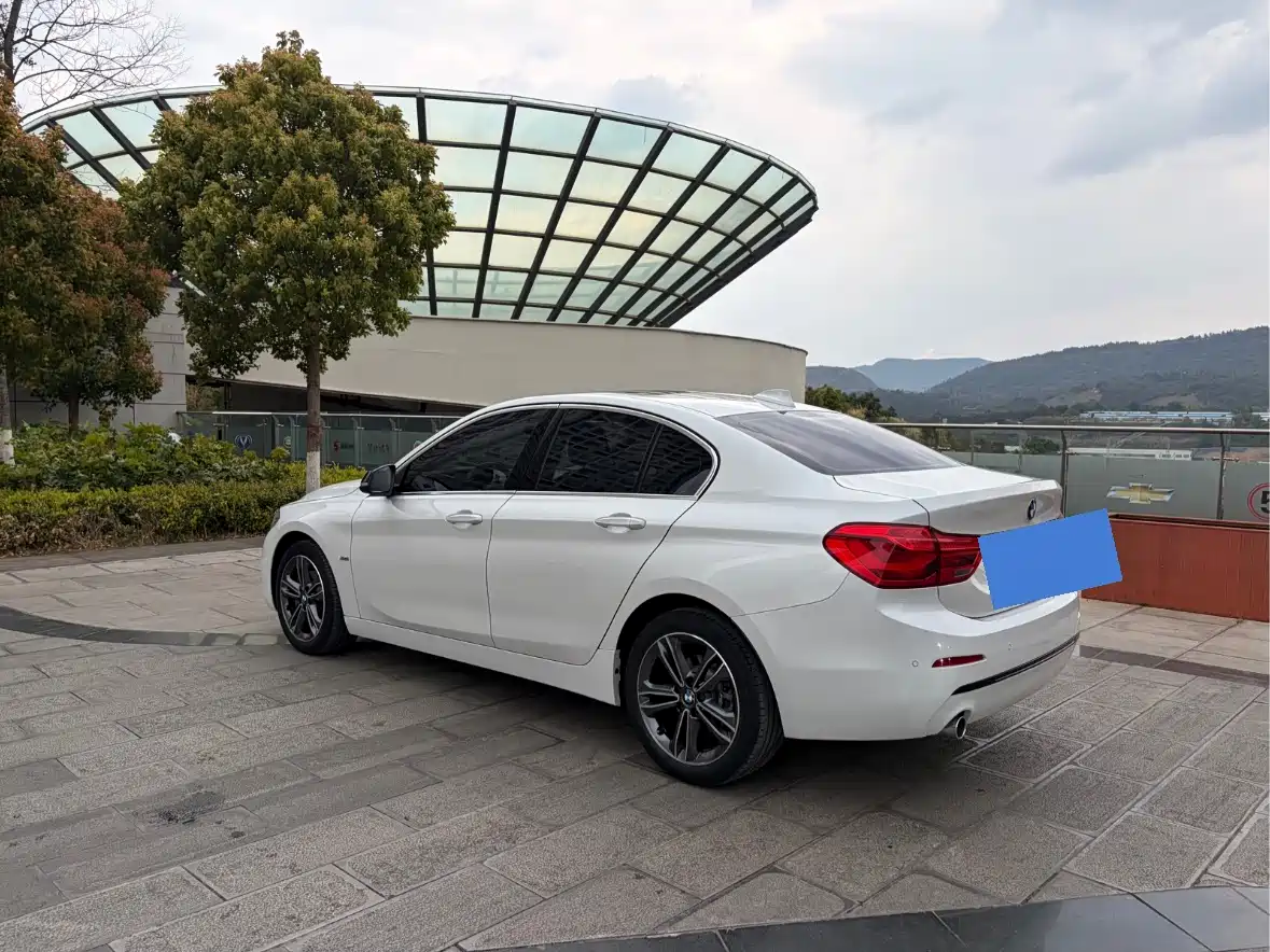 BMW 1 Series 2017 118i Sport фото 6