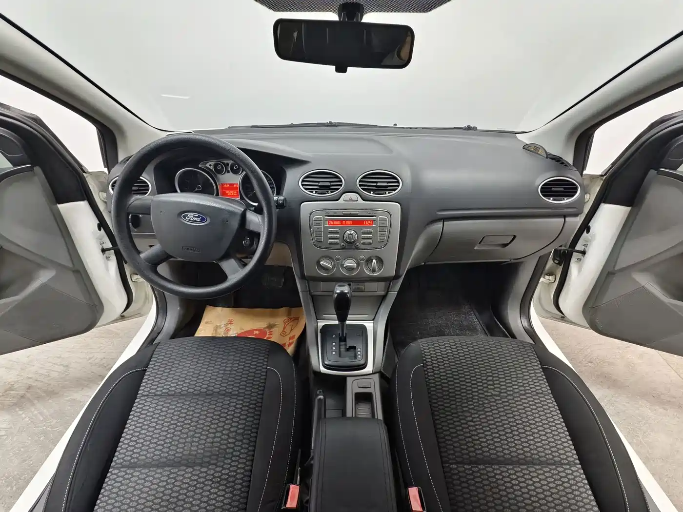 Ford Focus 2014 2013 Hatchback Classic 1.8L Automatic Base