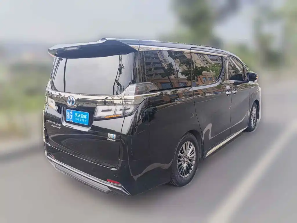 Фото 5 - Toyota Vellfire