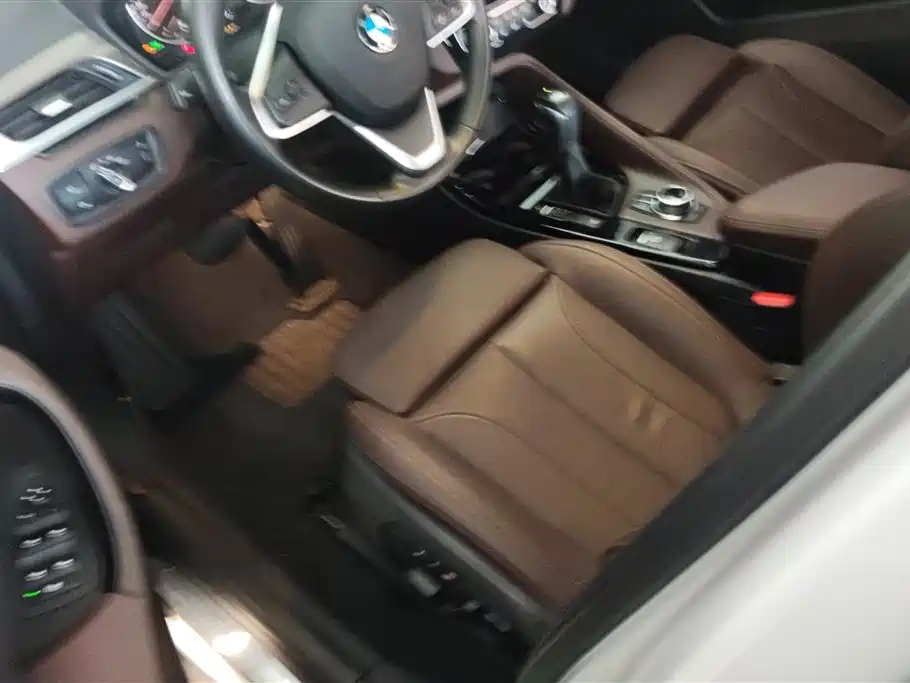 BMW X1 2018 xDrive20Li Premium Model фото 9