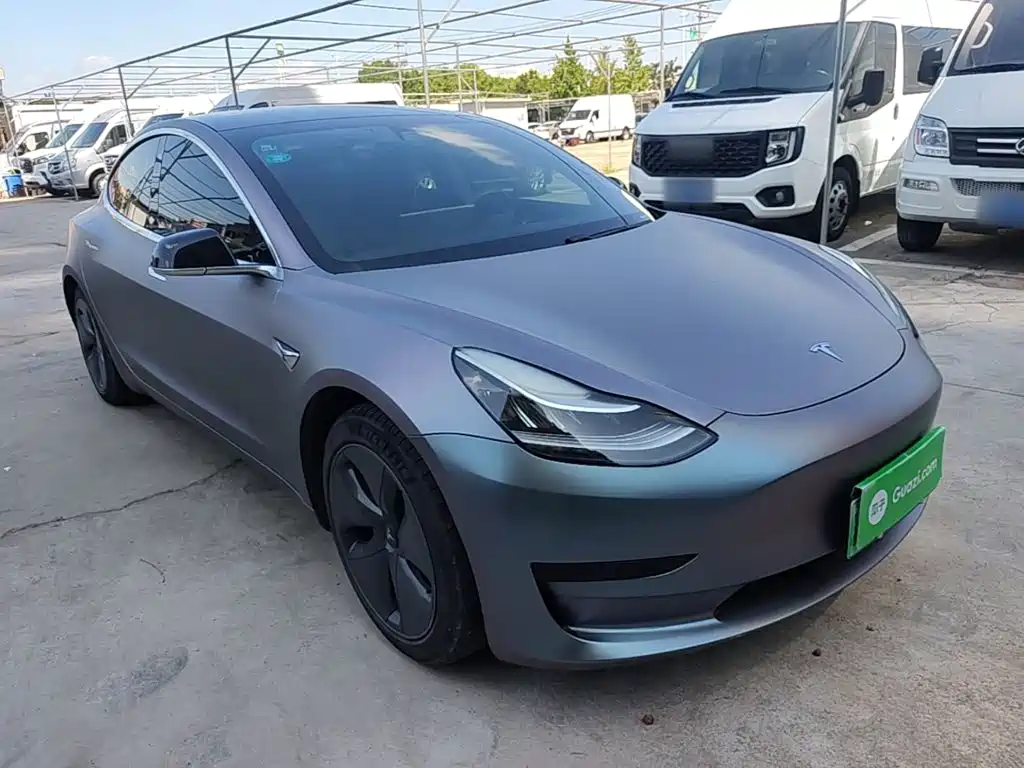 Фото 4 - Tesla Model 3