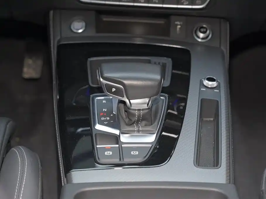 Audi Q5L 2022 Facelift 40T Luxury Dynamic фото 13
