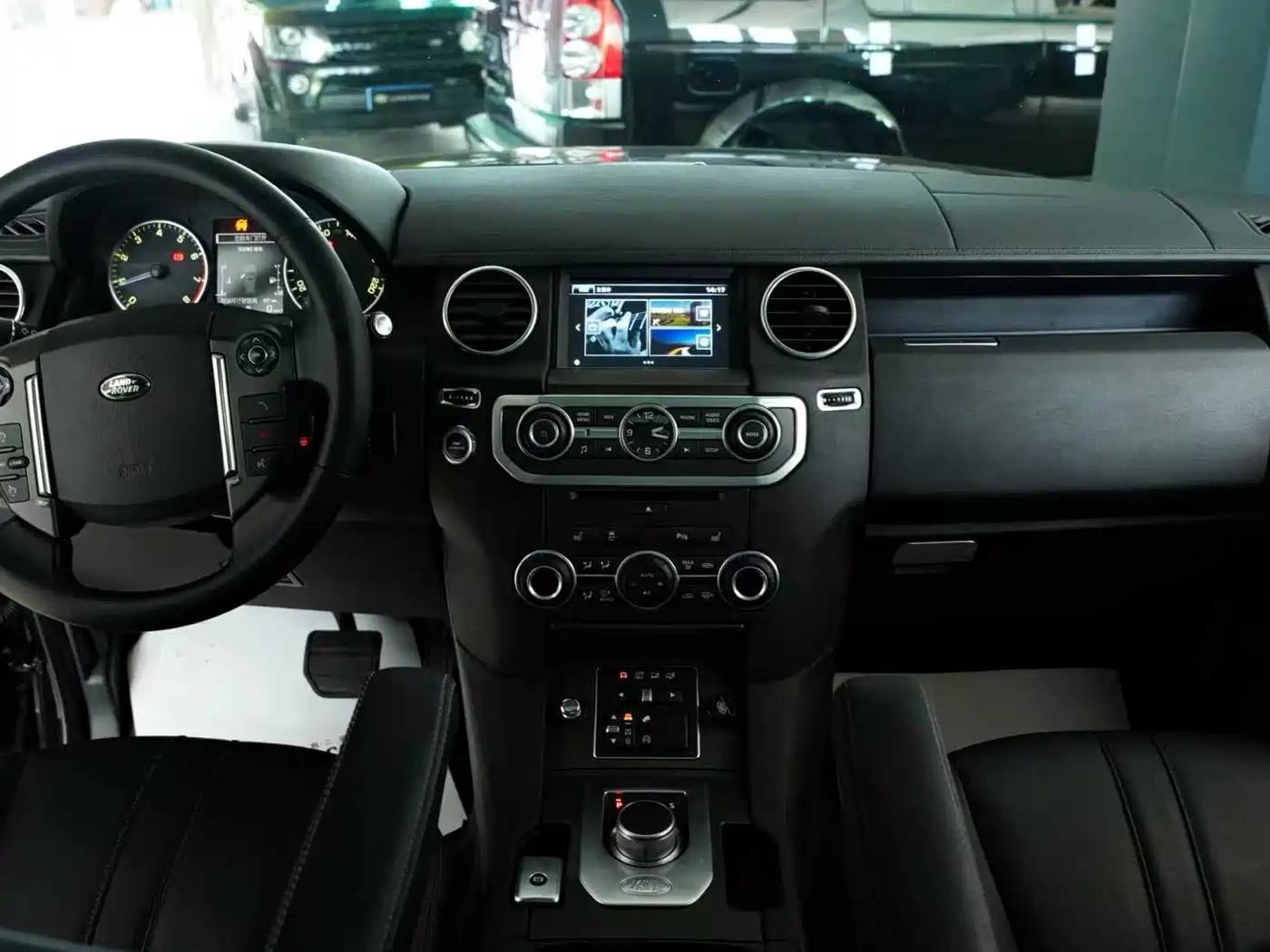 Land Rover Discovery 2016 3.0 SC V6 HSE фото 15