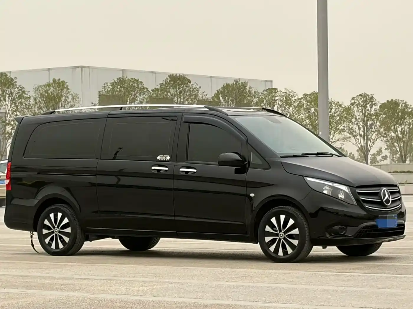Mercedes-Benz Vito 2023 2.0T Elite 7-Seater фото 3