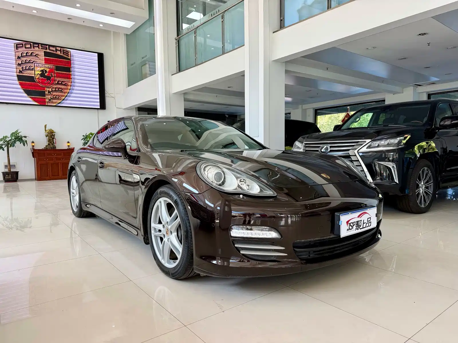 Photo 3 - Porsche Panamera