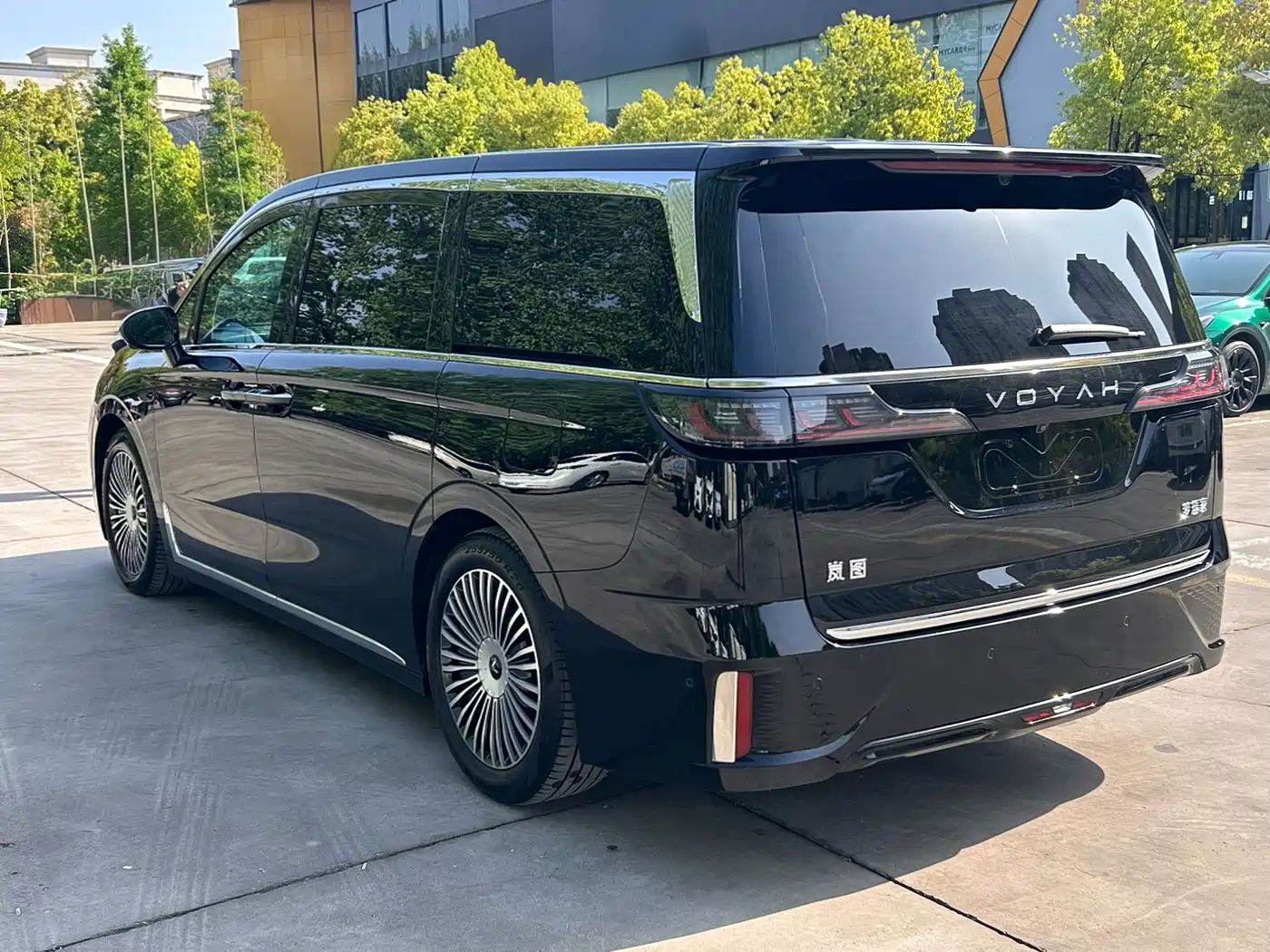 Voyah Auto Voyah Dreamer 2025 EV AWD Flagship Qiankun Edition фото 16