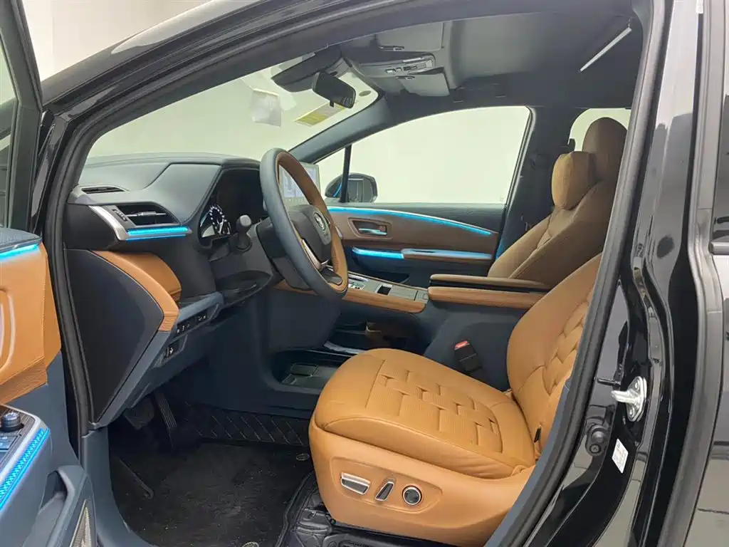 Toyota Granvia 2024 2.5L Hybrid Comfort фото 19