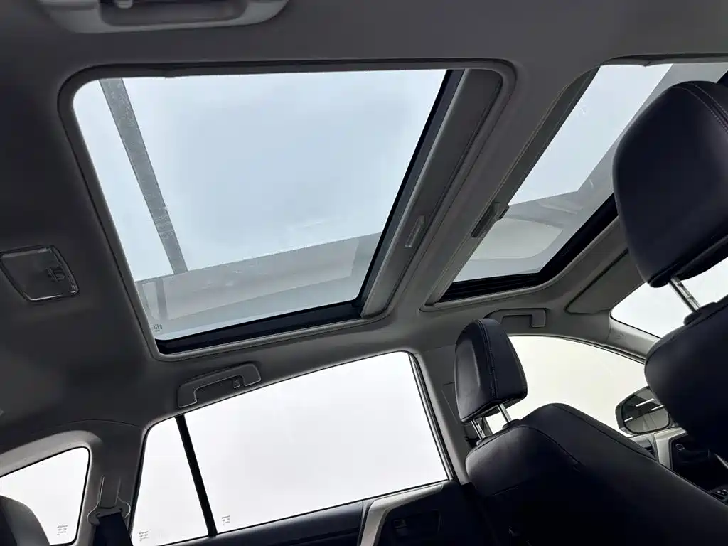 Toyota RAV4 Rongfang 2015 2.5L Automatic 4WD Elite Edition фото 23