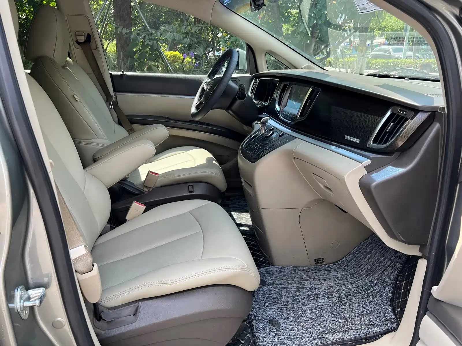 Фото 12 - Buick GL8