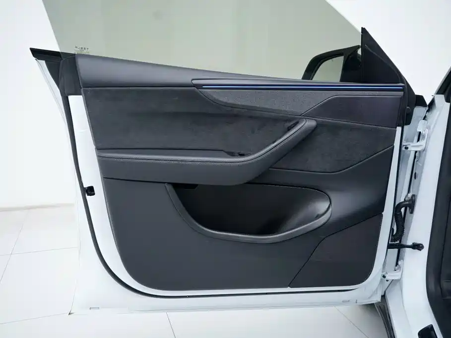 Фото 14 - Tesla Model Y