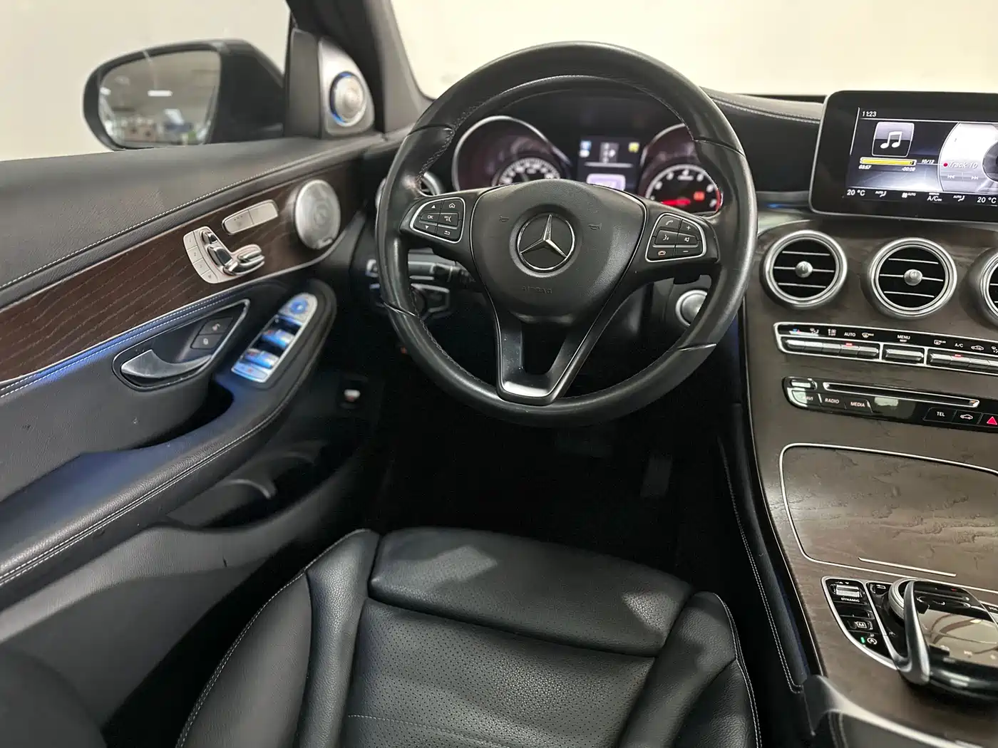 Mercedes-Benz GLC 2017 GLC 300 4MATIC Dynamic фото 13