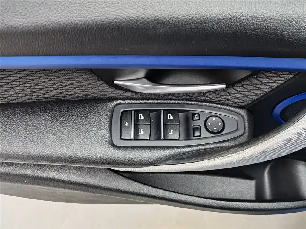 BMW 3 Series 2017 320i M Sport фото 9