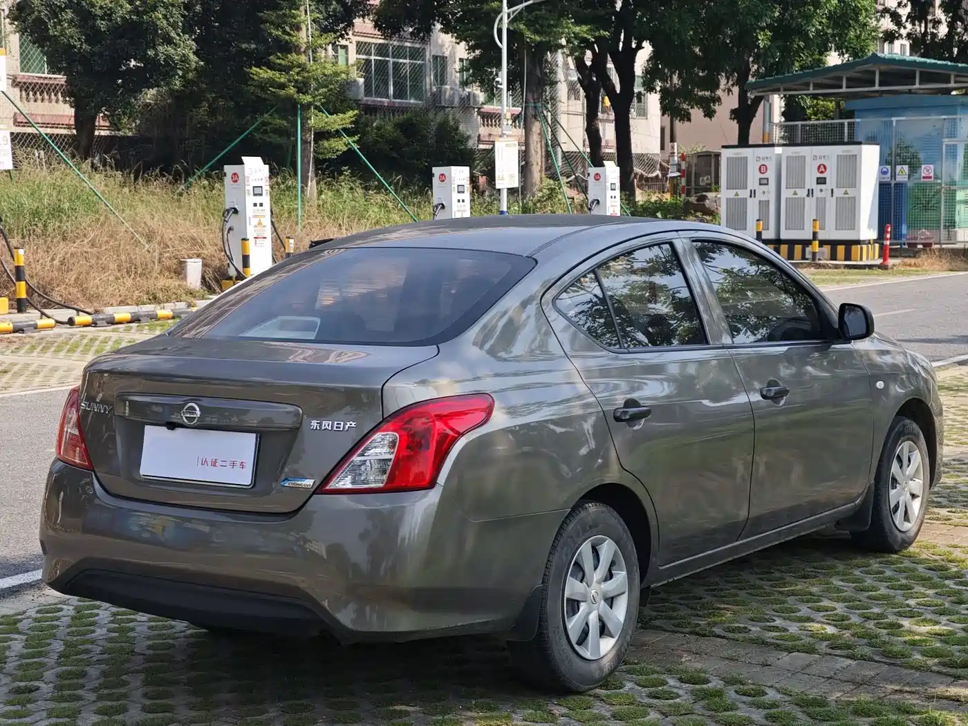 Photo 6 - Nissan Sunny