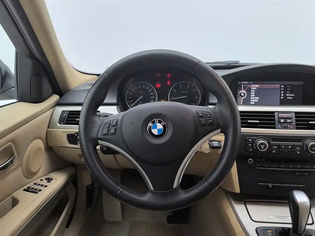 BMW 3 Series 2012 320i Luxury фото 11