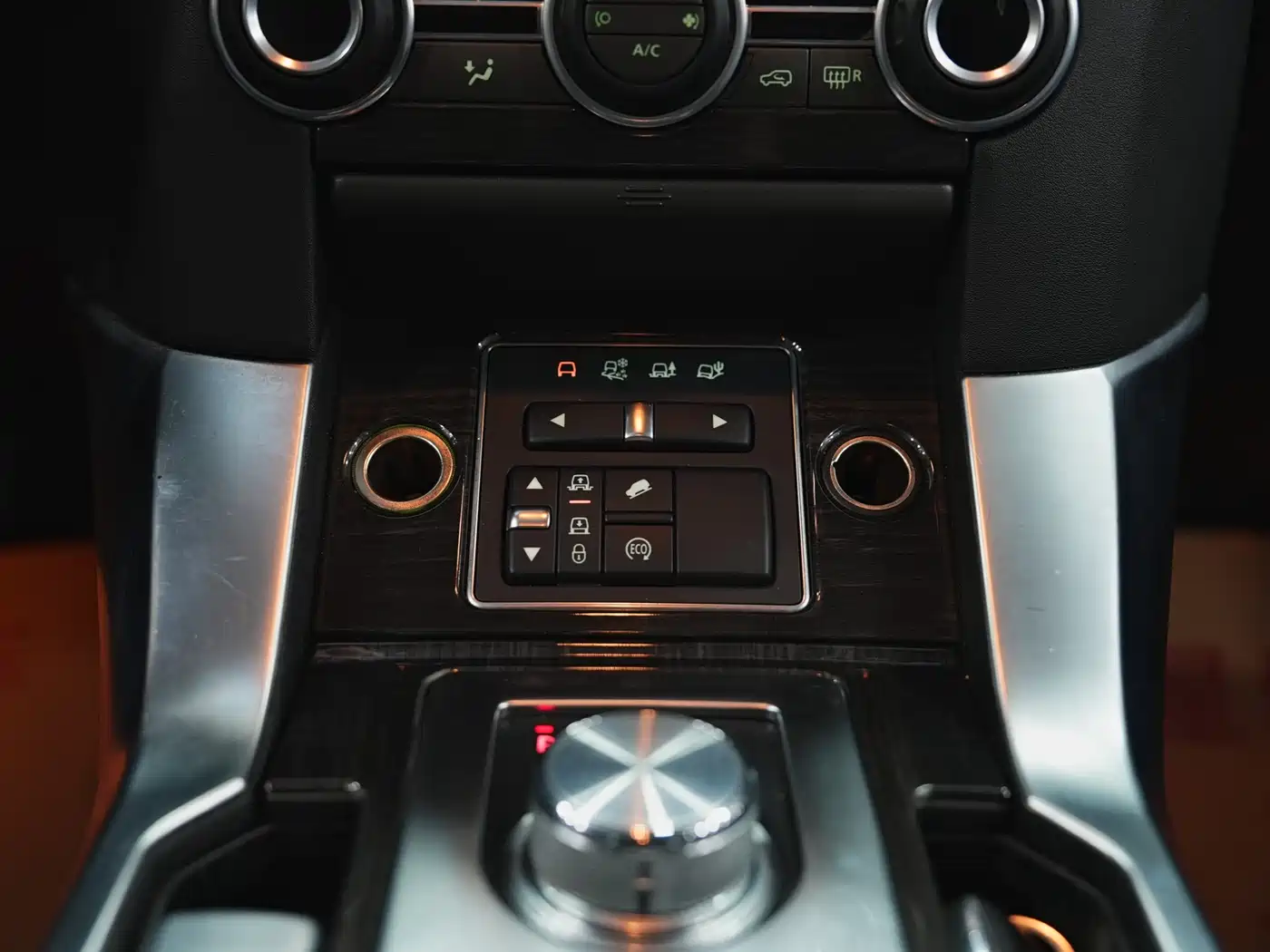 Land Rover Discovery 2015 3.0 SC V6 SE фото 15