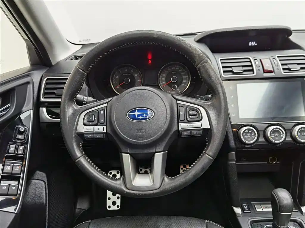Subaru Forester 2016 2.0i Fashion Navigation Edition фото 11