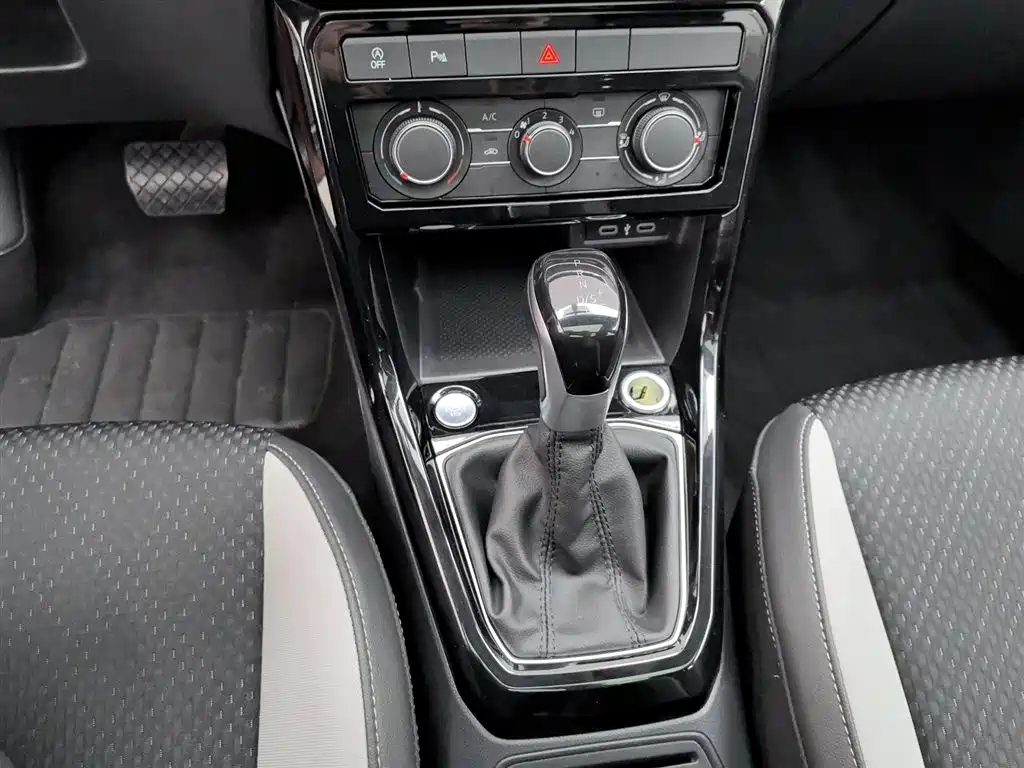 Volkswagen Tanying 2021 1.5L Automatic Smart Connect Edition фото 13