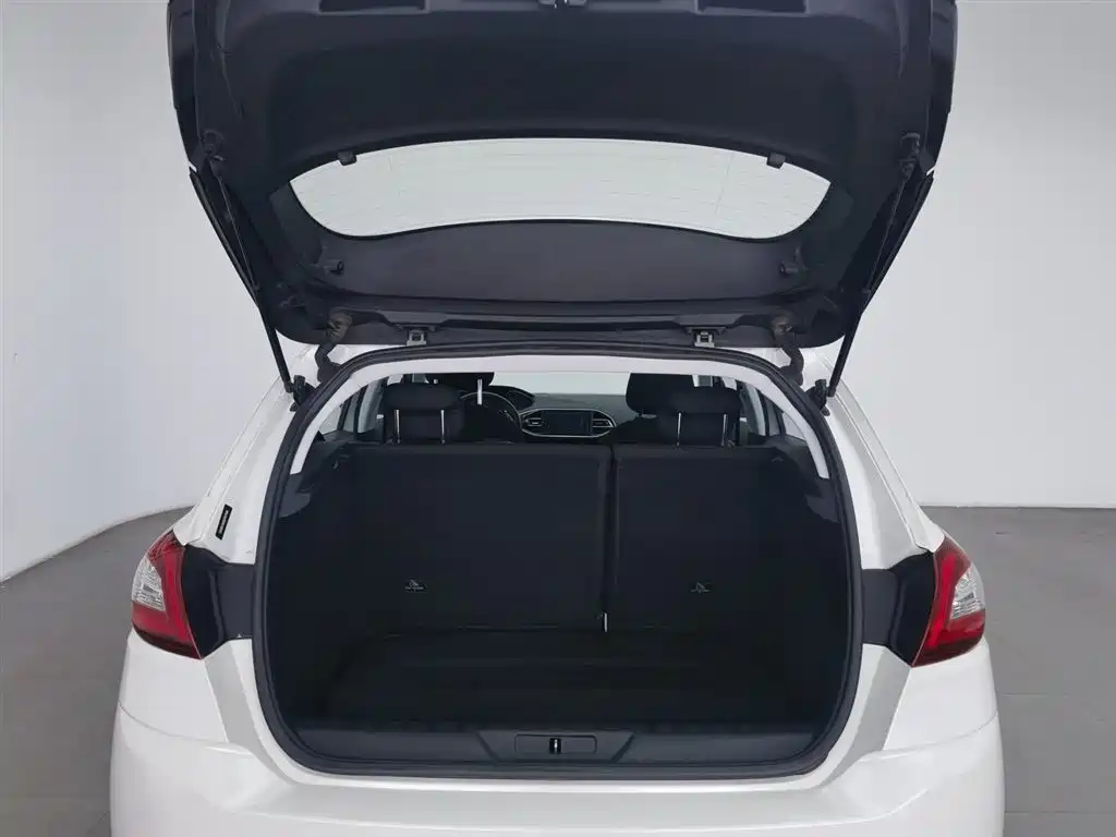 Peugeot 308S 2015 1.2T Auto Dynamic Edition фото 16