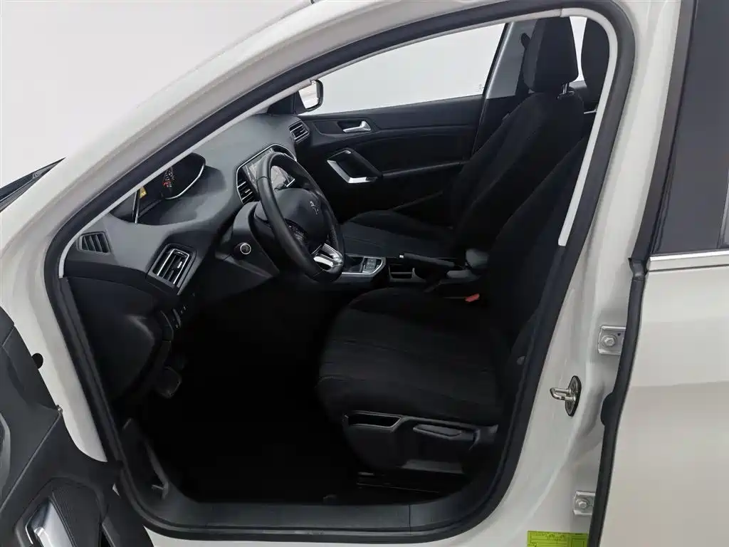 Peugeot 308S 2015 1.2T Auto Dynamic Edition фото 10