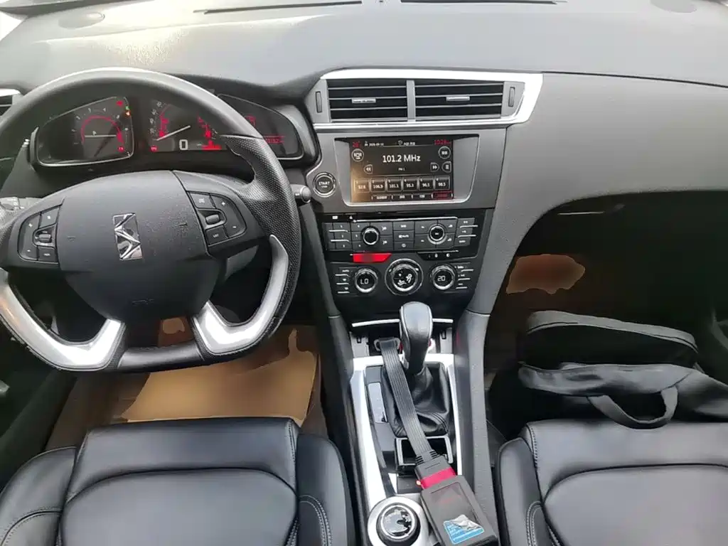 DS 6 2015 2014 1.6T Luxury Edition THP160