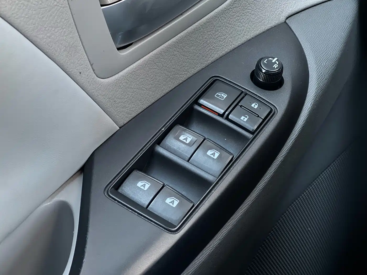 Toyota Sienna 2015 3.5L 2WD LE фото 10
