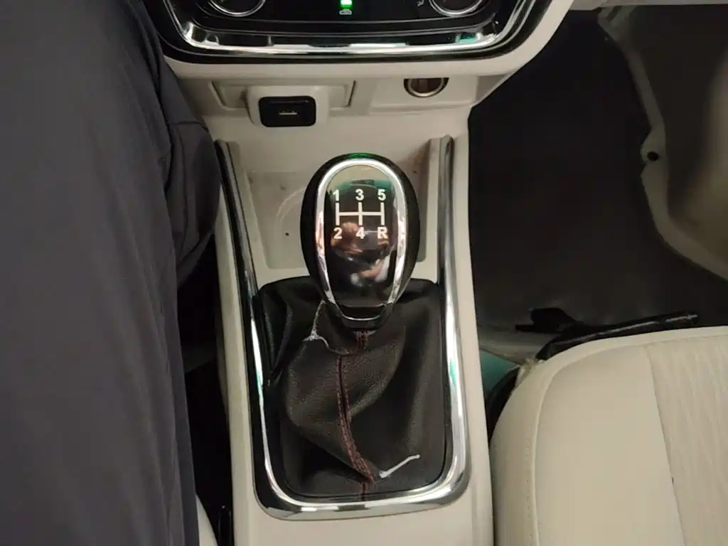 Jinbei New Hiace X30L 2022 2021 1.5L Fortune Non-AC Version Van China VI SWC15M
