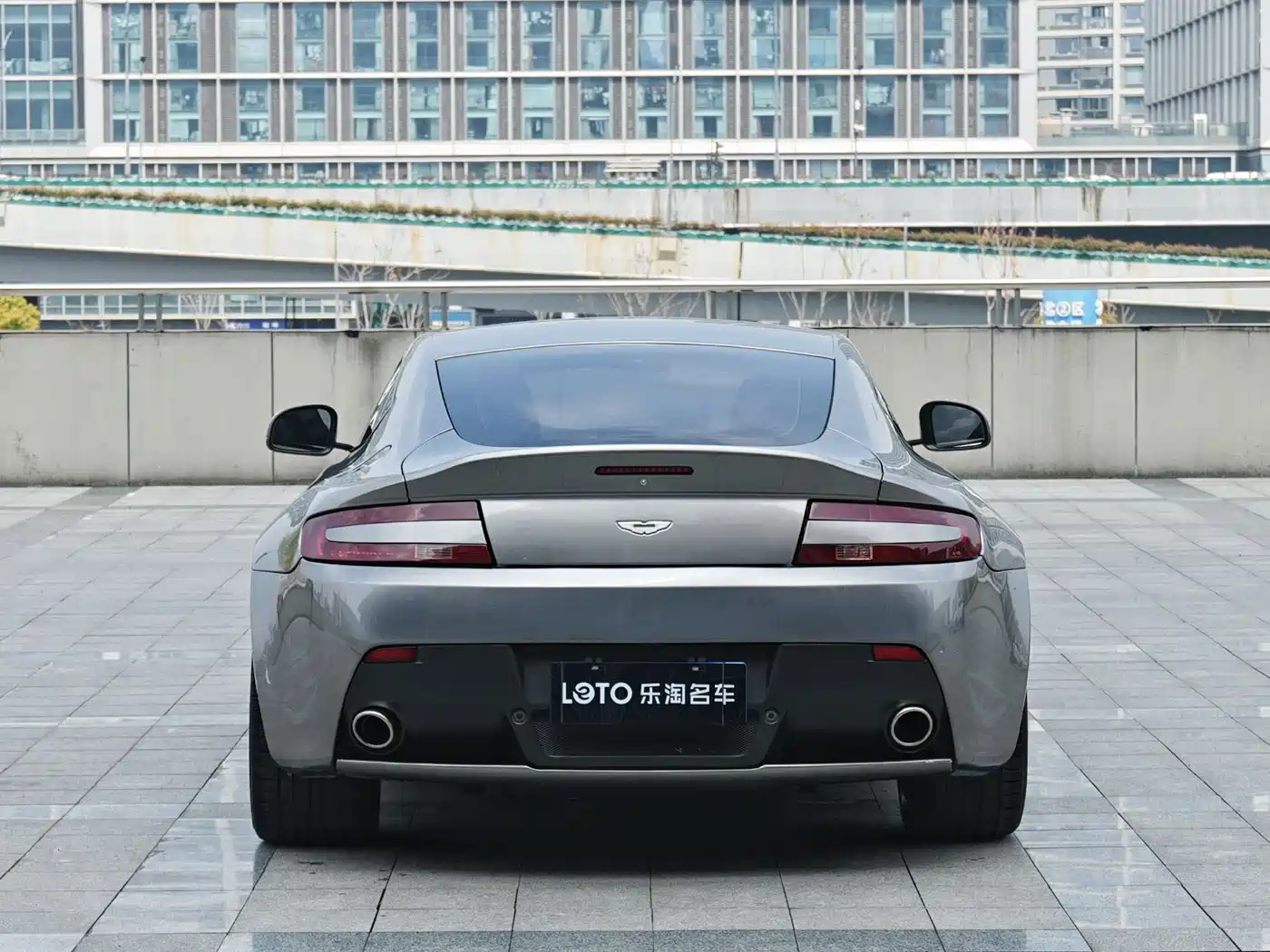 Aston Martin V8 Vantage 2015 4.7L Coupe фото 5