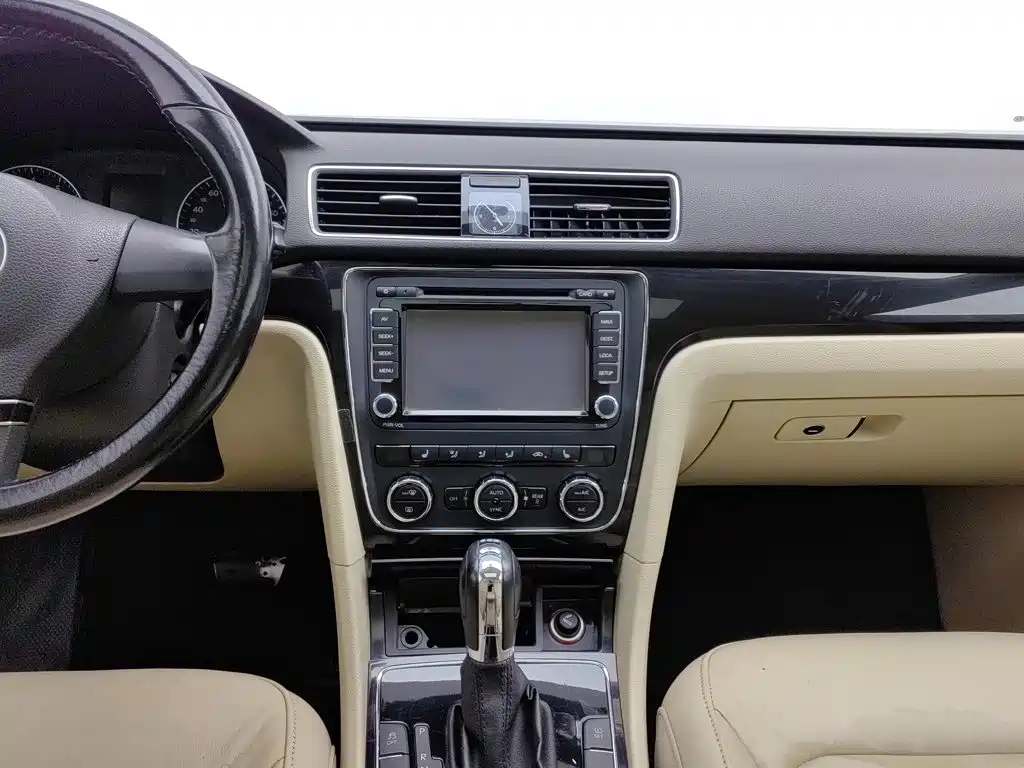 Фото 12 - Volkswagen Passat