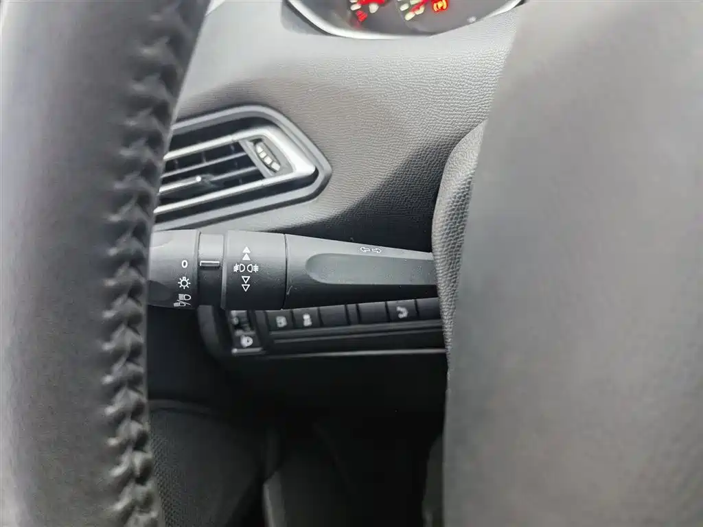 Peugeot 308S 2015 1.2T Auto Dynamic Edition фото 21
