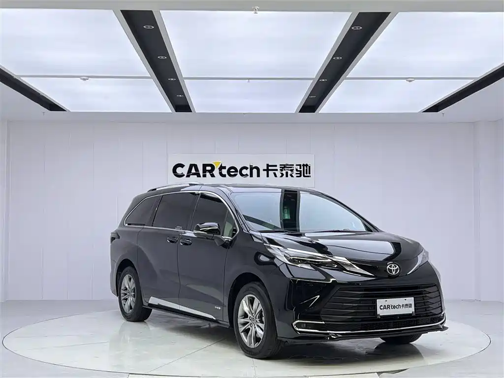Toyota Sienna 2024 2.5L Hybrid Comfort Edition фото 2
