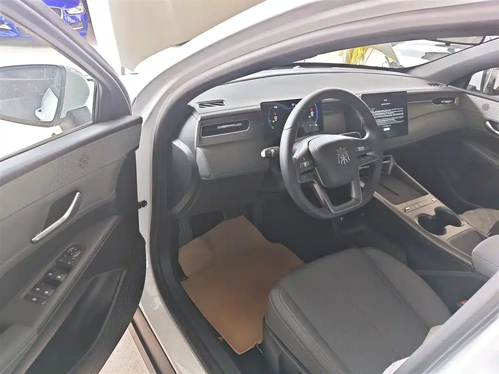 BYD Qin PLUS 2026 DM-i Smart Edition 128KM Progressive фото 16