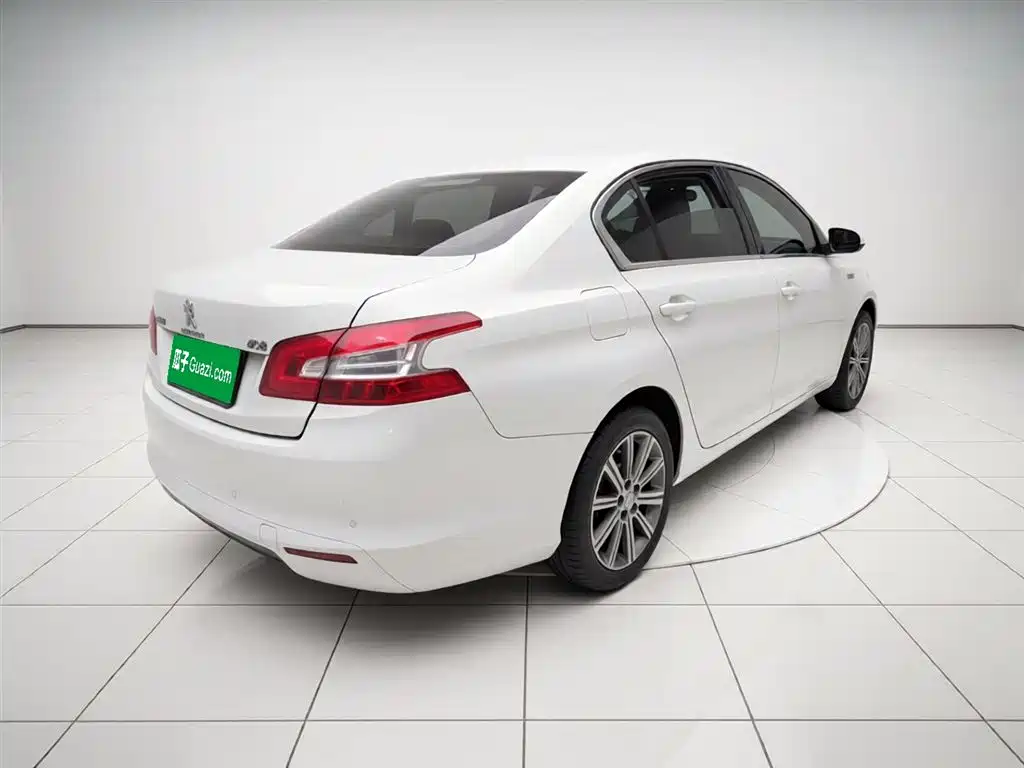 Peugeot 408 2015 Model 1.2T Automatic Luxury Edition фото 4