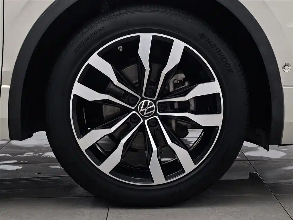 Volkswagen Tiguan L 2021 330TSI Automatic 2WD R-Line Premium фото 17