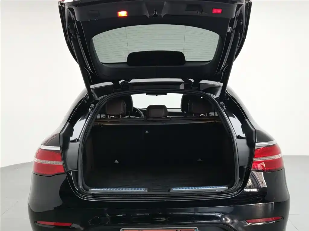 Mercedes-Benz GLC Coupe 2018 GLC 200 4MATIC Coupe SUV фото 16