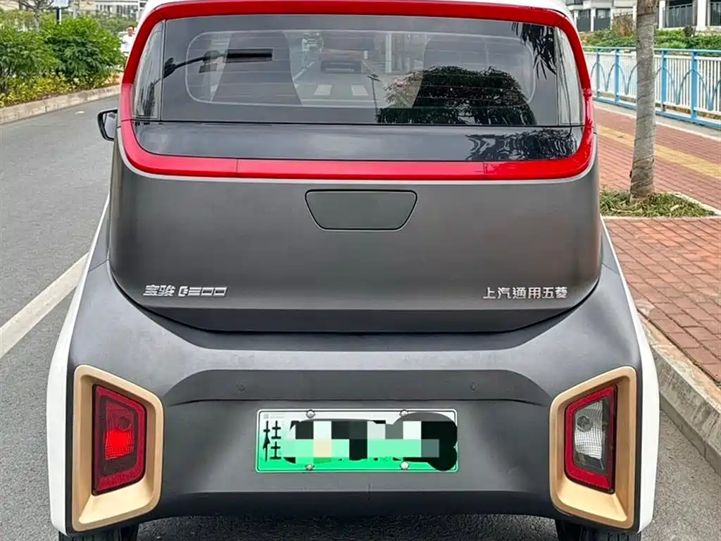 BAOJUN E200