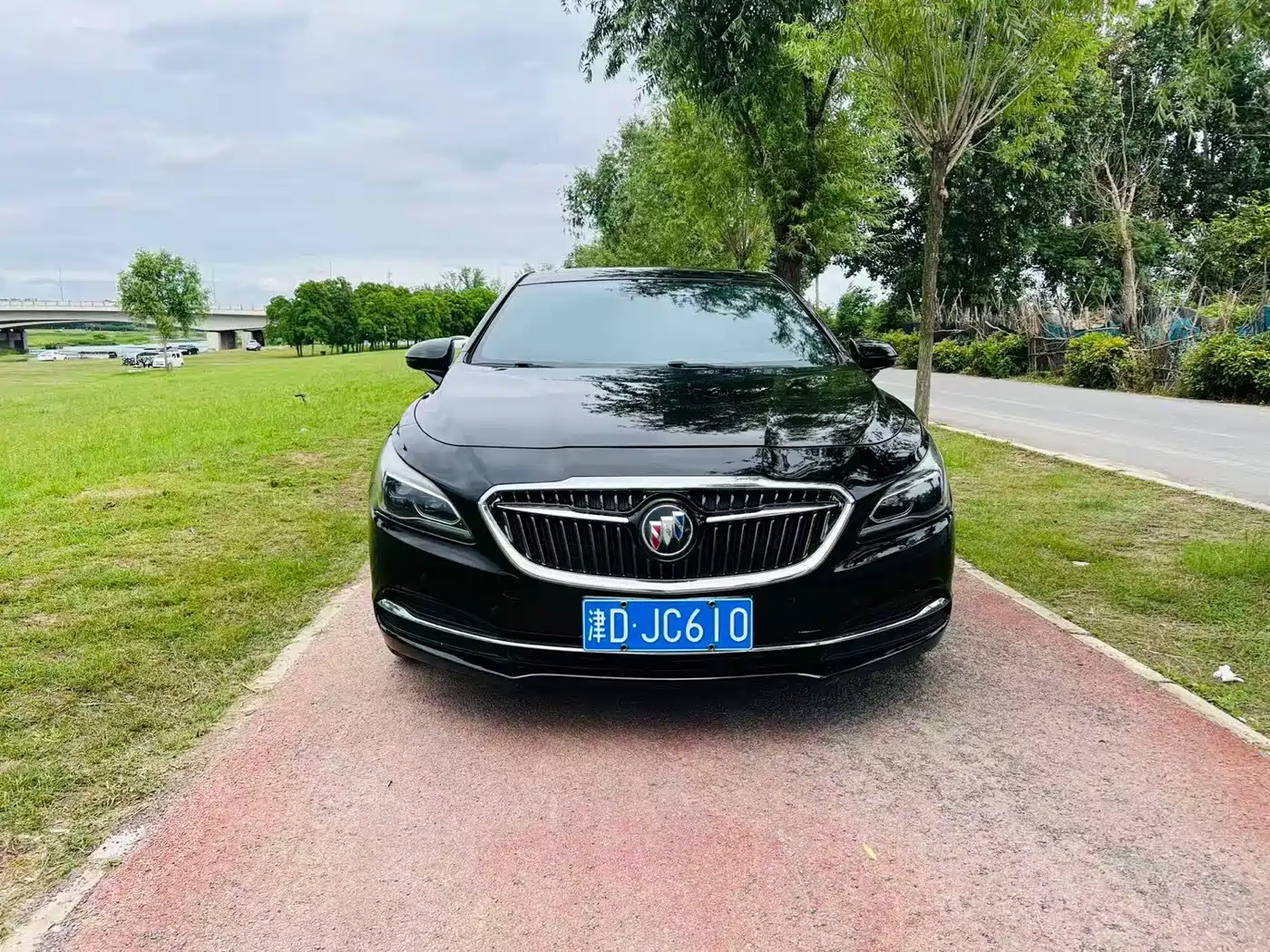 Buick LaCrosse 2018 Model 28T Luxury Edition фото 2