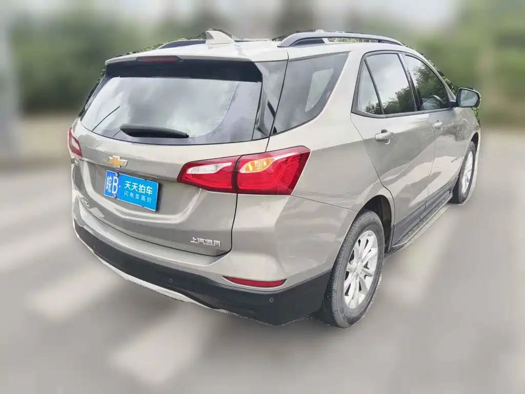 Фото 2 - Chevrolet Equinox