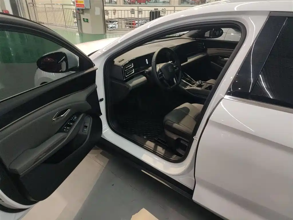 BYD Qin L 2025 DM-i Smart Drive Edition 80KM Leading фото 16