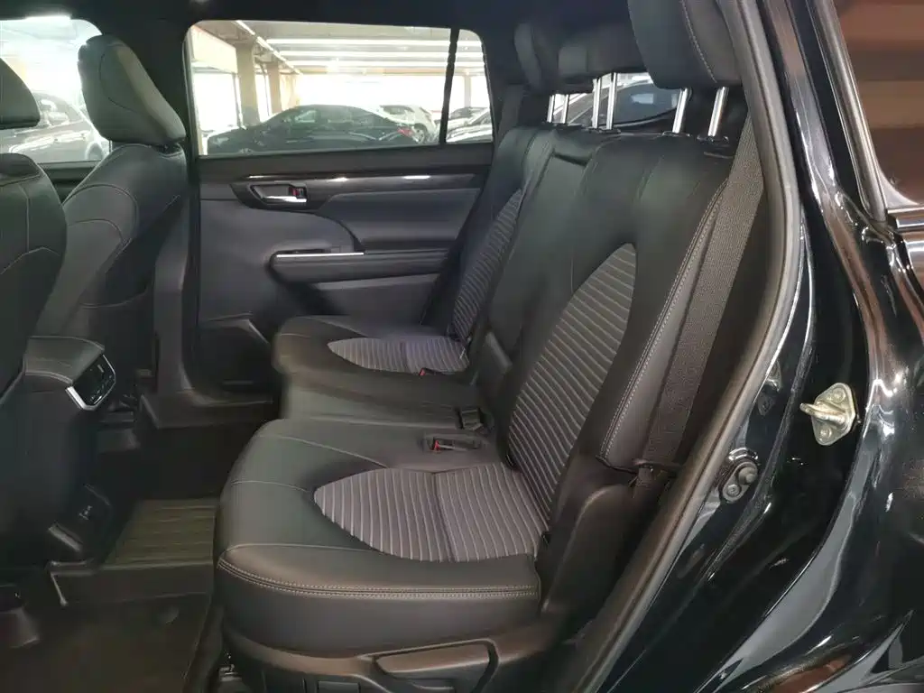 Toyota Crown Kluger 2021 2.5L HEV 4WD Premium фото 17