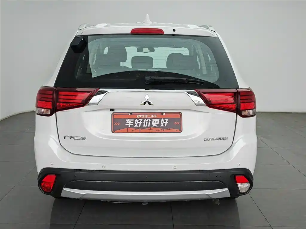 Mitsubishi Outlander 2018 2.0L 2WD Glory Edition 5-seater фото 4