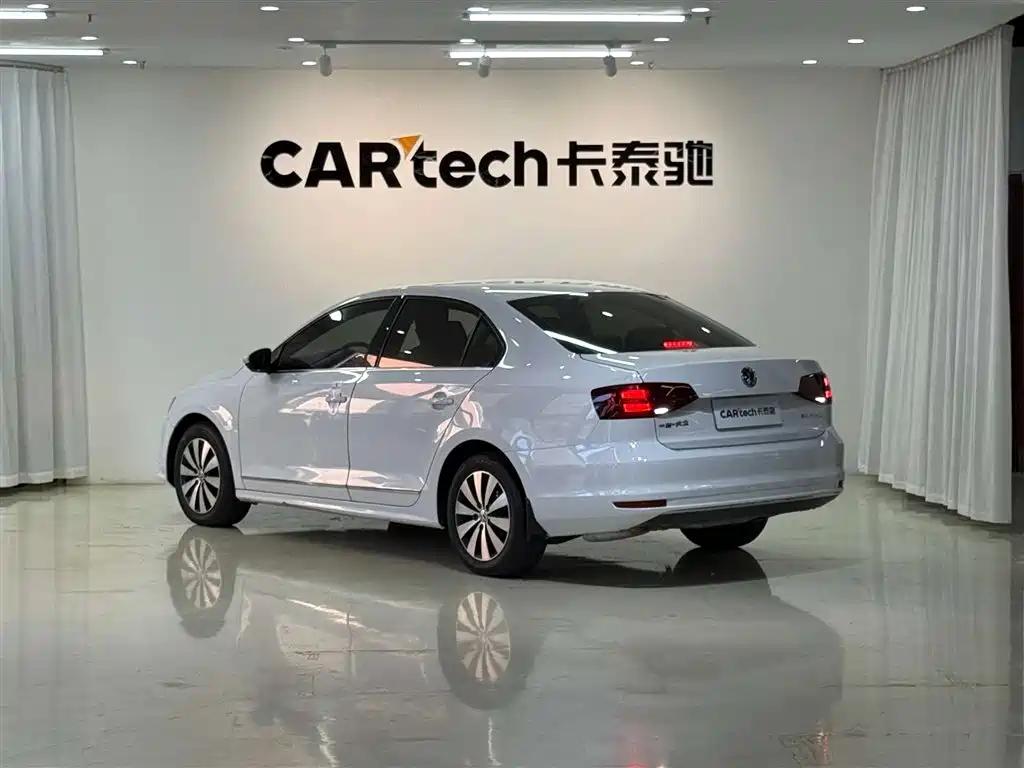 Volkswagen Sagitar 2018 1.6L Automatic Comfort фото 6